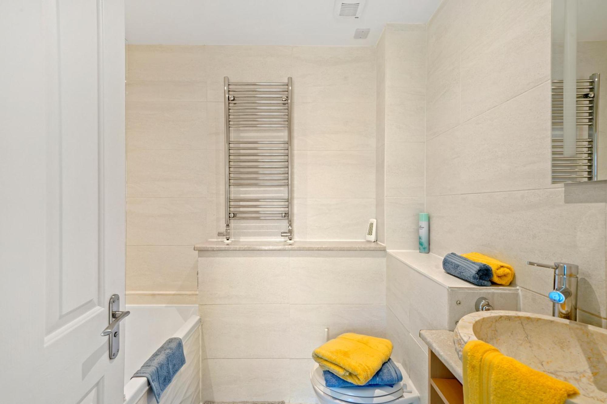 3 Bedroom Mews Home - Clapham Common - Free Private Parking - Sleeps 5 - Newly Refurbished - Sweetpea & Pillow Properties Λονδίνο Εξωτερικό φωτογραφία