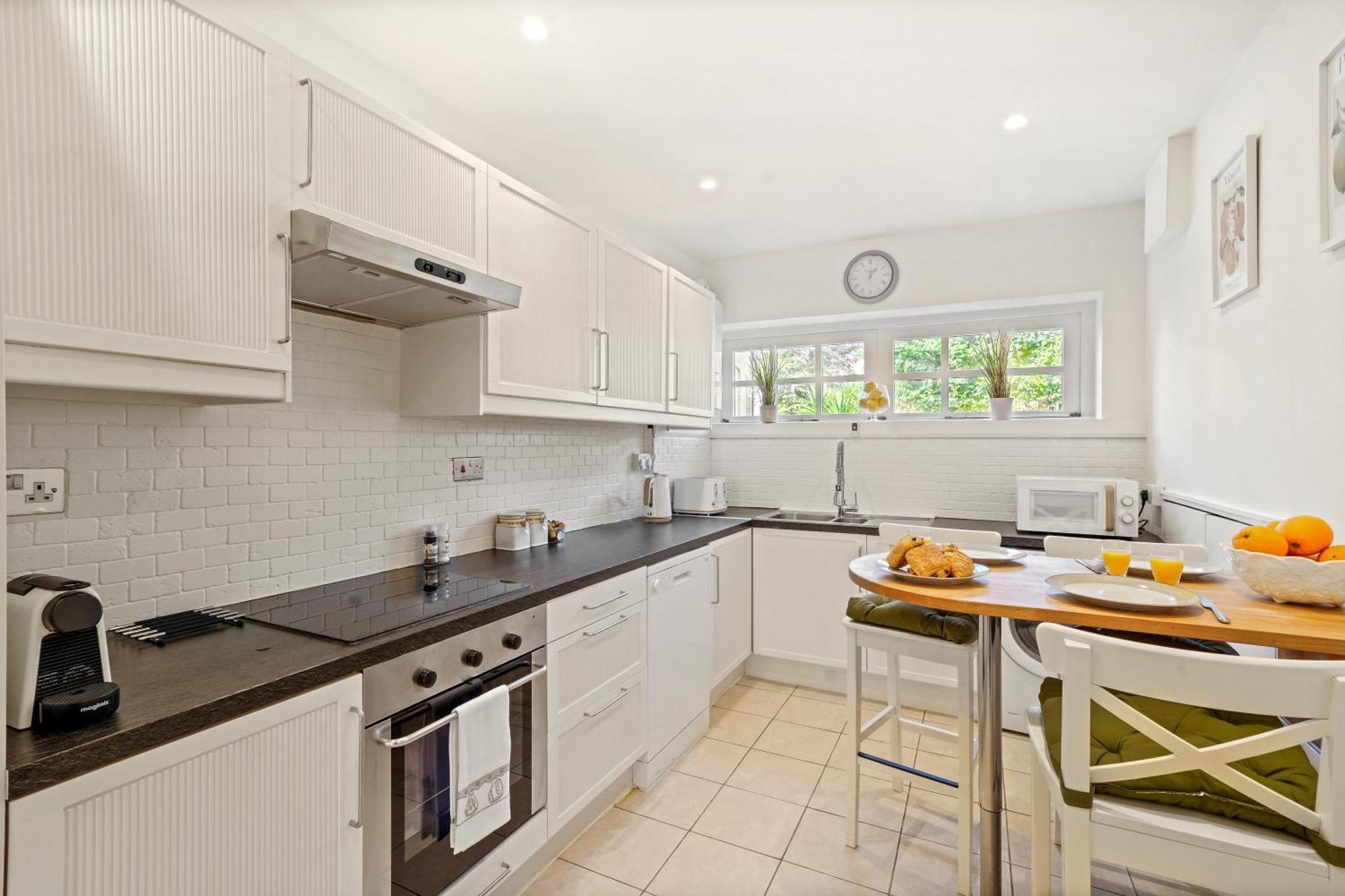 3 Bedroom Mews Home - Clapham Common - Free Private Parking - Sleeps 5 - Newly Refurbished - Sweetpea & Pillow Properties Λονδίνο Εξωτερικό φωτογραφία