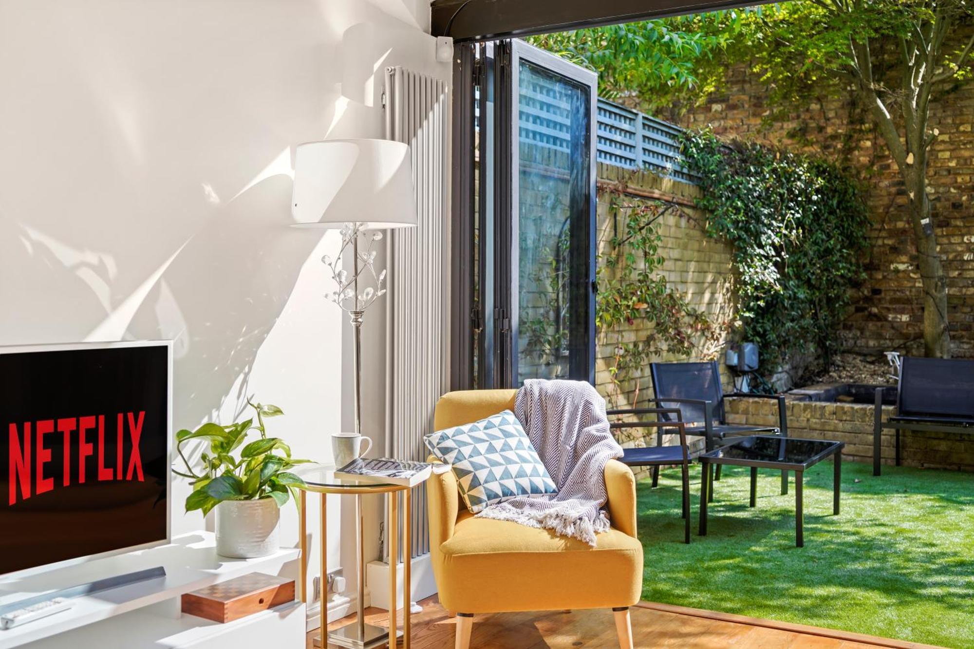 3 Bedroom Mews Home - Clapham Common - Free Private Parking - Sleeps 5 - Newly Refurbished - Sweetpea & Pillow Properties Λονδίνο Εξωτερικό φωτογραφία