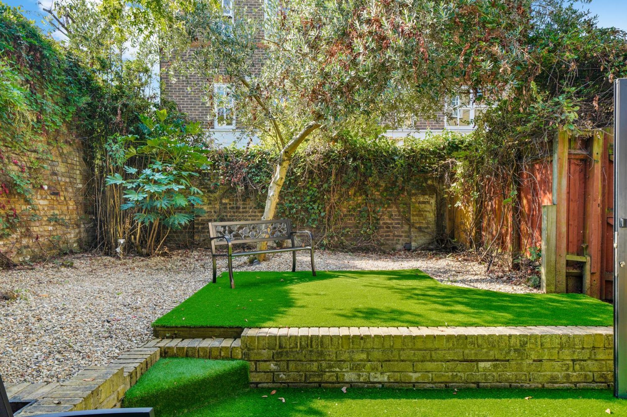3 Bedroom Mews Home - Clapham Common - Free Private Parking - Sleeps 5 - Newly Refurbished - Sweetpea & Pillow Properties Λονδίνο Εξωτερικό φωτογραφία