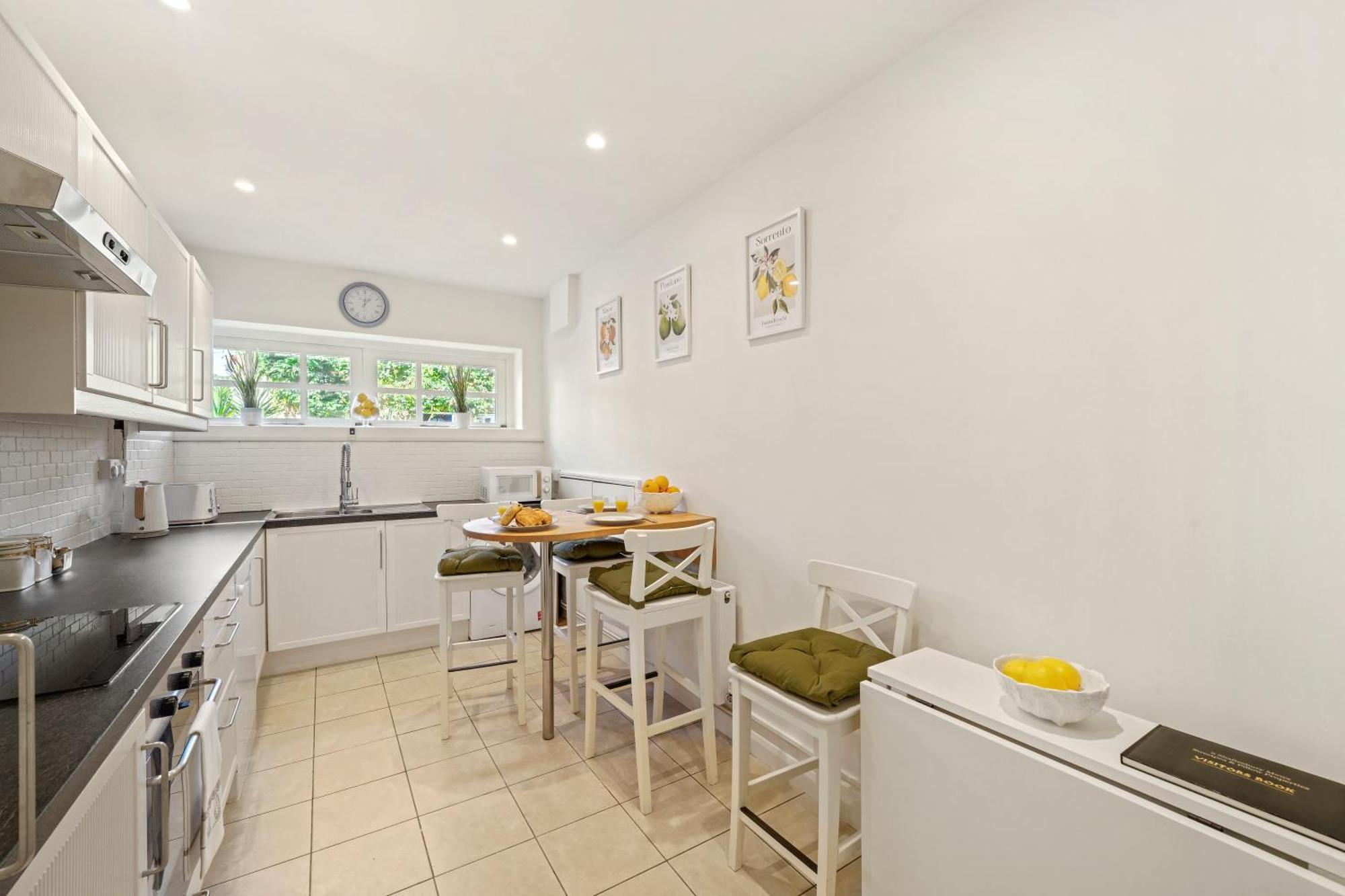 3 Bedroom Mews Home - Clapham Common - Free Private Parking - Sleeps 5 - Newly Refurbished - Sweetpea & Pillow Properties Λονδίνο Εξωτερικό φωτογραφία