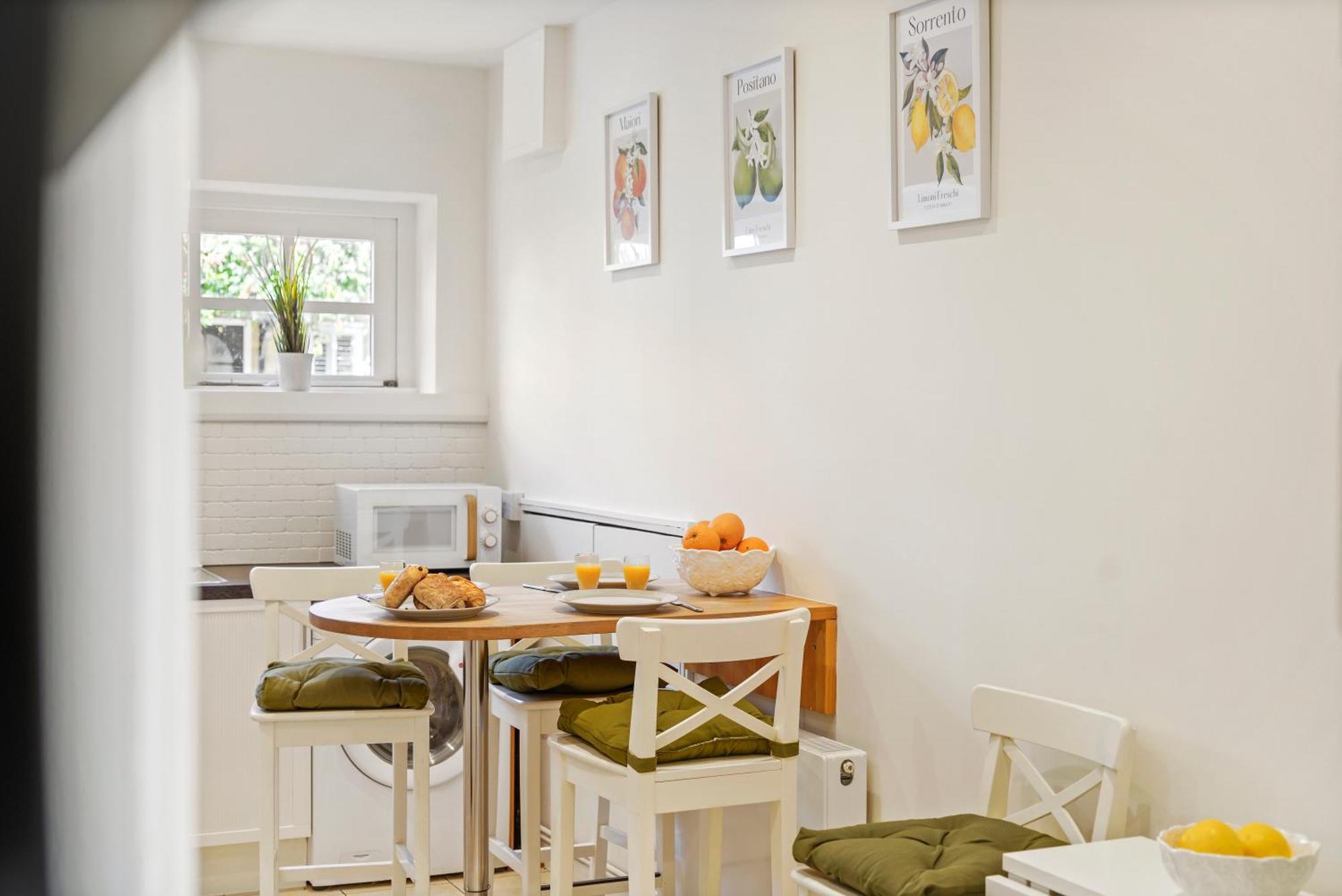 3 Bedroom Mews Home - Clapham Common - Free Private Parking - Sleeps 5 - Newly Refurbished - Sweetpea & Pillow Properties Λονδίνο Εξωτερικό φωτογραφία
