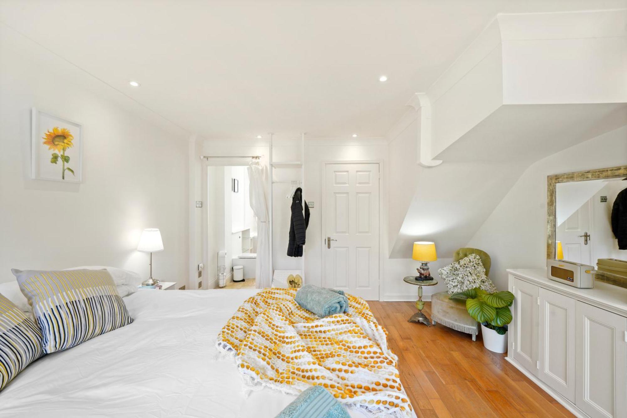 3 Bedroom Mews Home - Clapham Common - Free Private Parking - Sleeps 5 - Newly Refurbished - Sweetpea & Pillow Properties Λονδίνο Εξωτερικό φωτογραφία